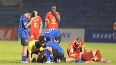 Trọng tài giải cứu tuyển thủ Việt Nam suýt tự cắn lưỡi